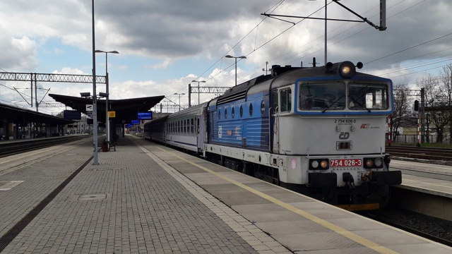Zamiast pociągu przyjeżdża autobus. Pasażerowie narzekają na problemy z czeską lokomotywą obsługującą TLK Sudety