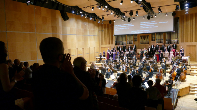 Filharmonia Opolska: kilkuminutowy aplauz na finał dziwnego sezonu artystycznego