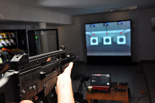 Uczniowie powiatu kluczborskiego poćwiczą na wirtualnej strzelnicy. Będzie gotowa jeszcze w tym roku
