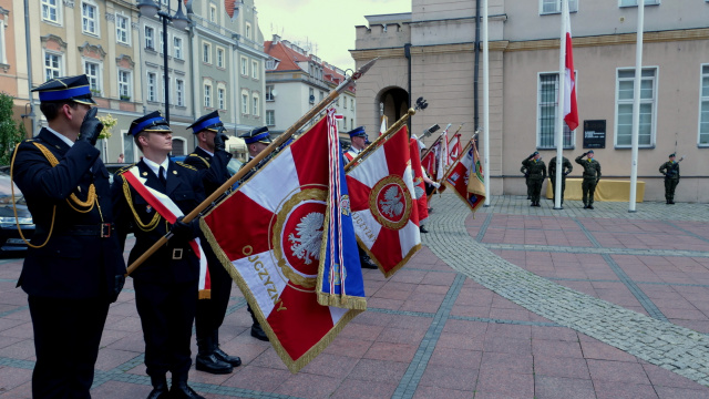 Opole upamiętniło 78. rocznicę Rzezi Wołyńskiej. Musimy pamiętać o ofiarach i przekazywać to młodzieży [FILM, ZDJĘCIA]