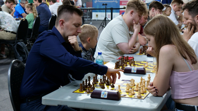 Szachiści z całego kraju rywalizują w Opolu w Pucharze Polski. Szachy szybkie cieszą się coraz większą popularnością [FILM, ZDJĘCIA]