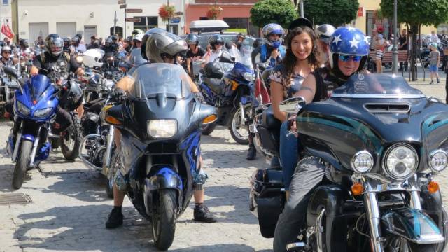 Motocykliści z Polski i Czech zjechali do Prudnika. Rozpoczyna się zlot Motocyklem na Rock Festiwal Pogranicza