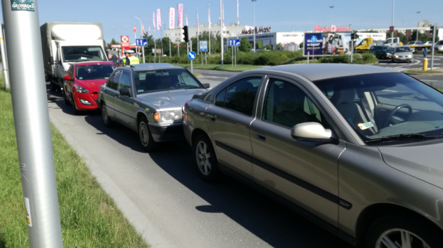 Kolizja z udziałem pijanej kierującej. Na Sosnkowskiego w Opolu najechały na siebie 4 samochody