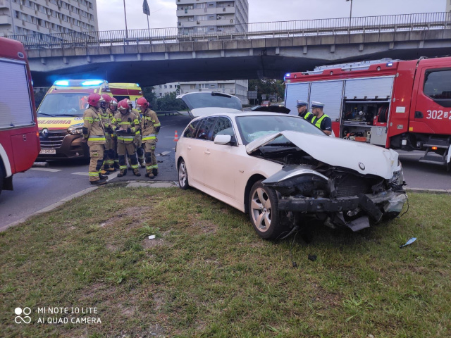 Opole: dwa auta zderzyły się na rondzie przy Książąt Opolskich