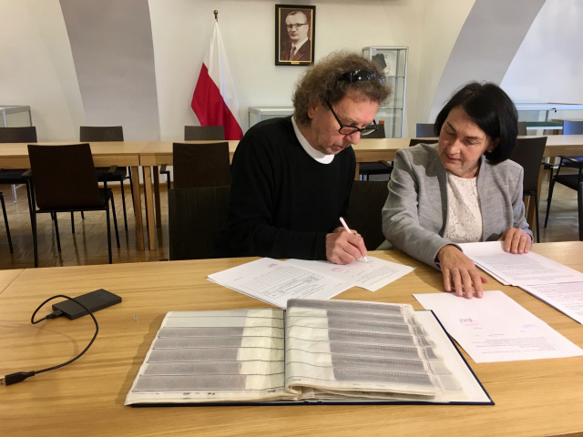 Negatywy dokumentujące KFPP przekazano do Archiwum Państwowego w Opolu