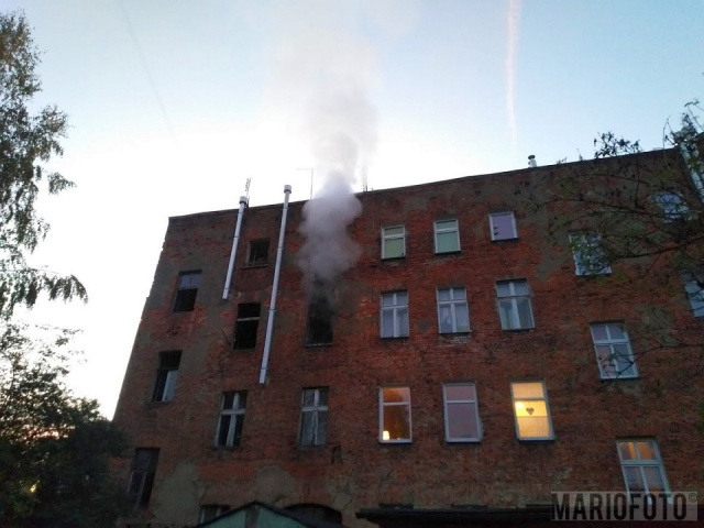 Pożar mieszkania w Prudniku. Konieczna była ewakuacja lokatorów kamienicy