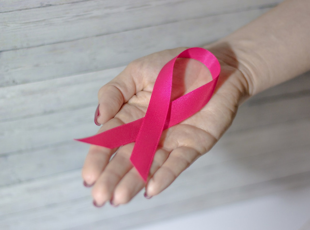 Różowy czwartek. Opolski NFZ organizuje dzień profilaktyki raka piersi