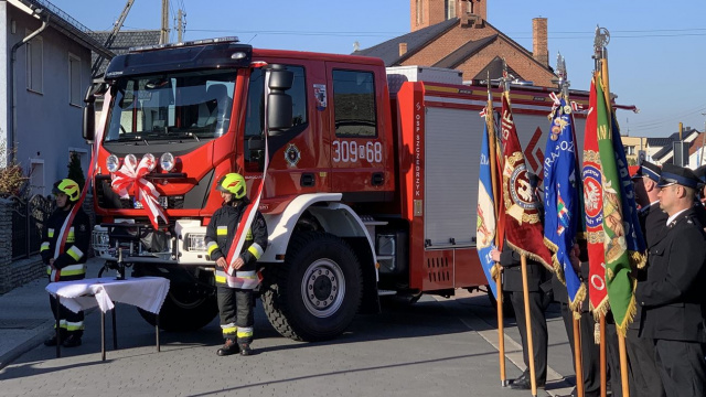 OSP w Szczedrzyku powitała nowy wóz ratowniczo-gaśniczy. Sprzęt ma już za sobą chrzest bojowy