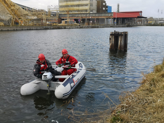 Nowy ponton pomoże strażakom z Kędzierzyna-Koźla docierać w trudno dostępne miejsca. To darowizna od Grupy Azoty