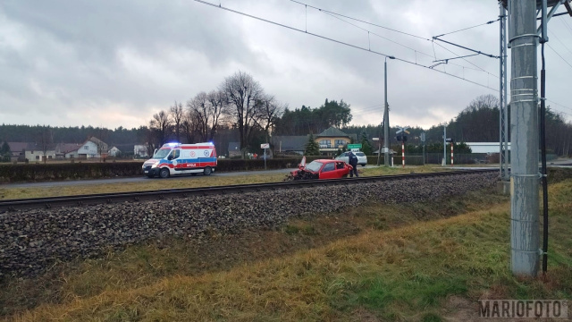 Zderzenie auta z pociągiem w Schodni koło Ozimka. Trwa akcja ratunkowa