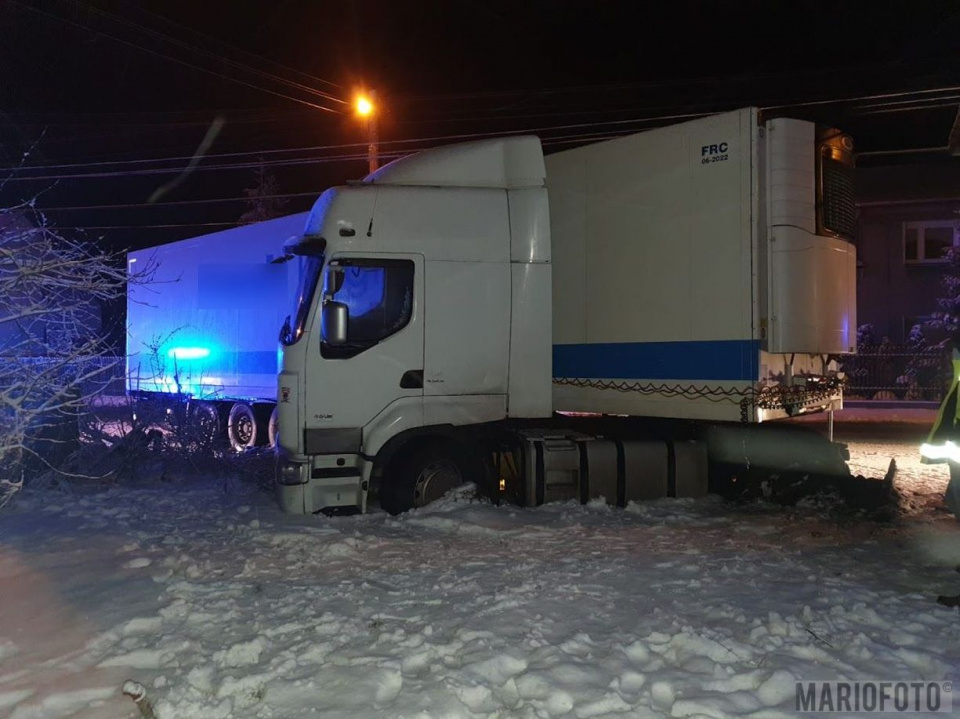 W Pietraszowie w poślizg wpadła ciężarówka [fot. Mario]