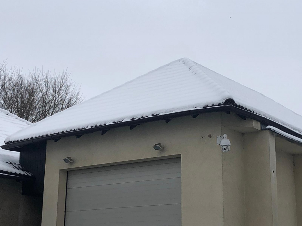 Śnieg na dachu [fot.M.Matuszkiewicz]