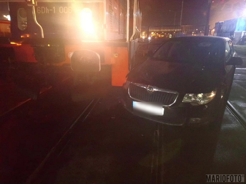 Na terenie Elektrowni Opole doszło do zderzenia samochodu osobowego z lokomotywą [fot. Mario]