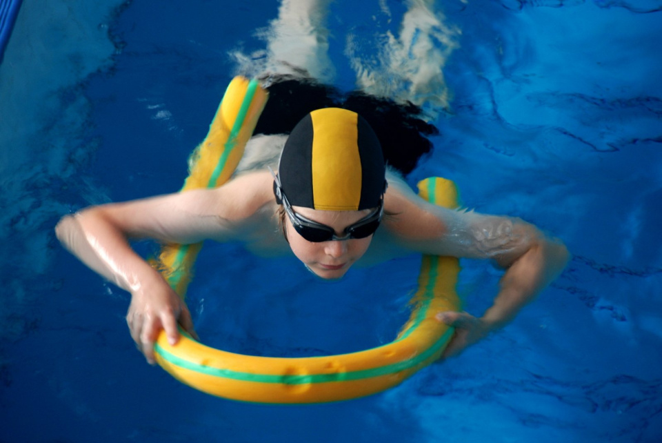 Nauka pływania [fot. www.freeimages.com]