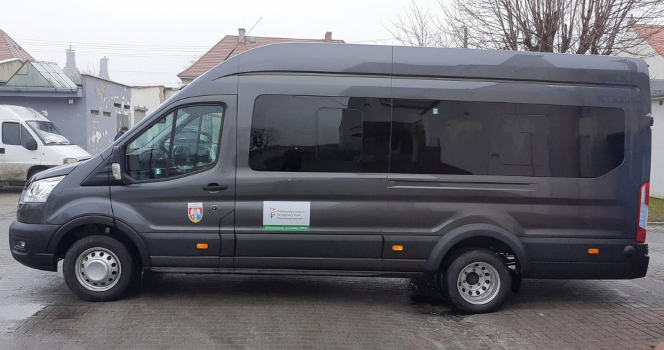 Gmina Głubczyce ma nowy autobus dla dzieci i osób niepełnosprawnych - [fot: Grzegorz Frankowski]