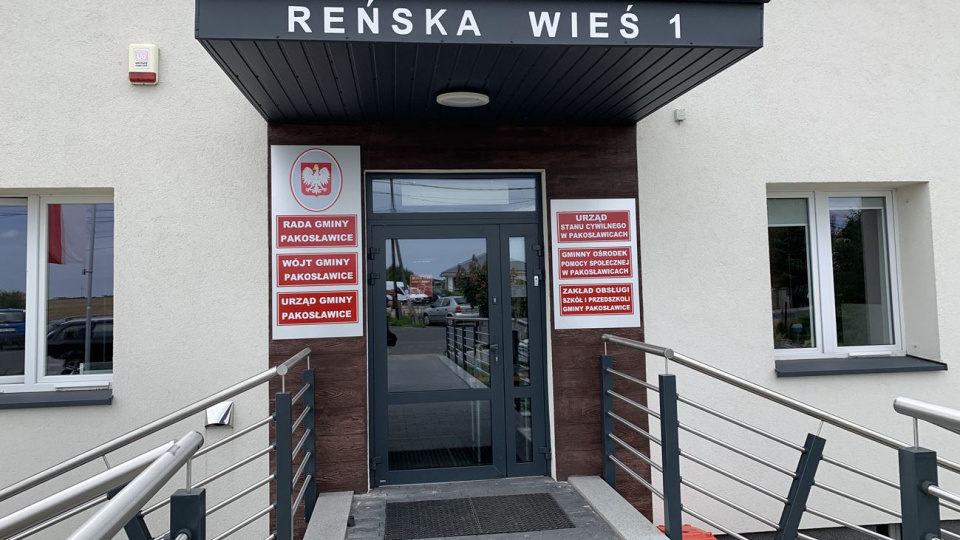 Urząd gminy Pakosławice mieści się w Reńskiej Wsi [fot. Daniel Klimczak]