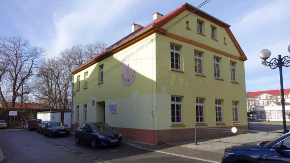 Budynek dawnego gimnazjum przy ulicy Mickiewicza w Grodkowie [fot. Daniel Klimczak]