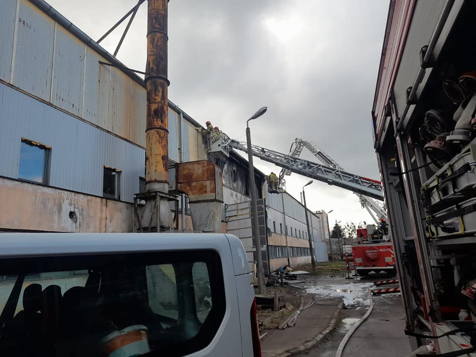 Pożar hali produkcyjnej w Brzegu [fot. OSP KSRG Łukowice Brzeskie]
