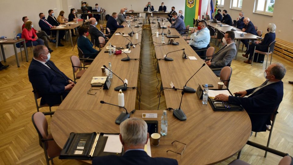 Sesja rady powiatu w Namysłowie [fot. Daniel Klimczak]