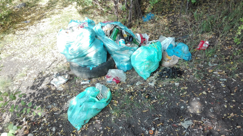 Śmieci na kamionce Silesia [fot. facebook/Straż Ochrony Przyrody w Opolu]