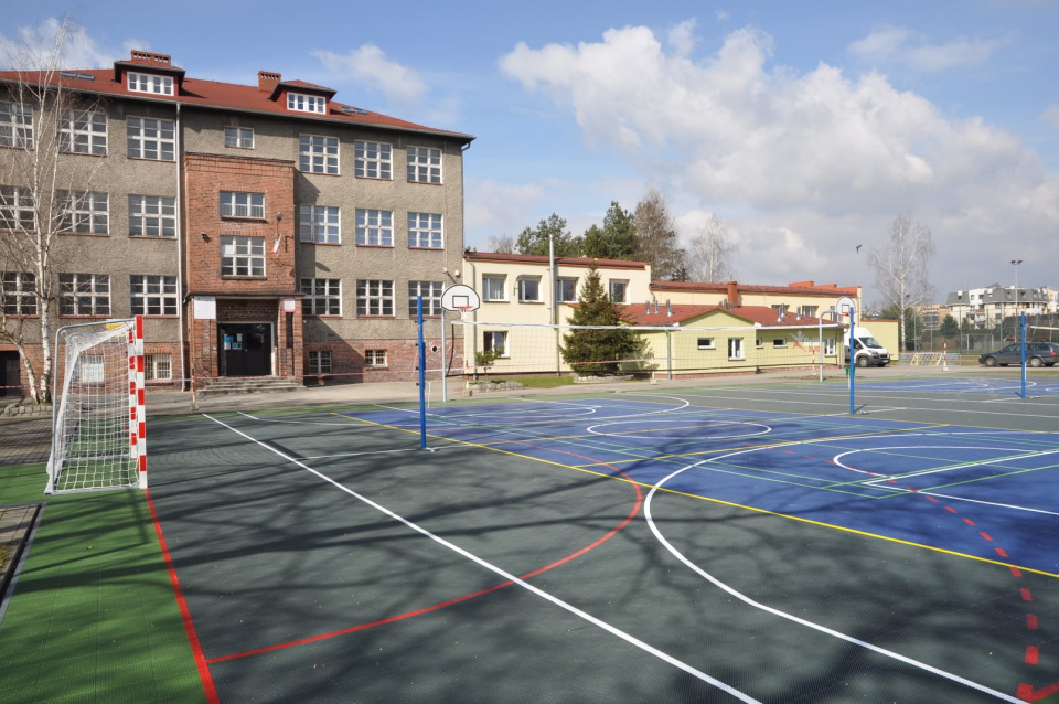 Nowy kompleks sportowy przy Publicznej Szkole Podstawowej numer 2 Kluczborku [fot.www.facebook.com/Kluczbork]