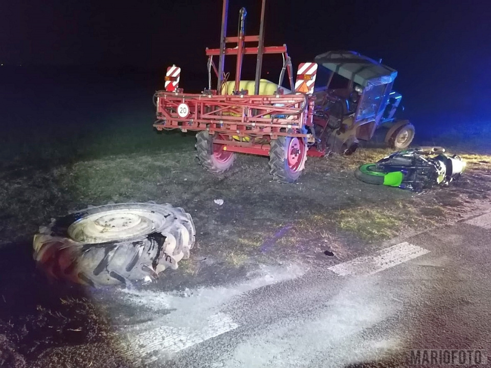 Zderzenie ciągnika rolniczego z motocyklem w Obórkach [fot. Mario]