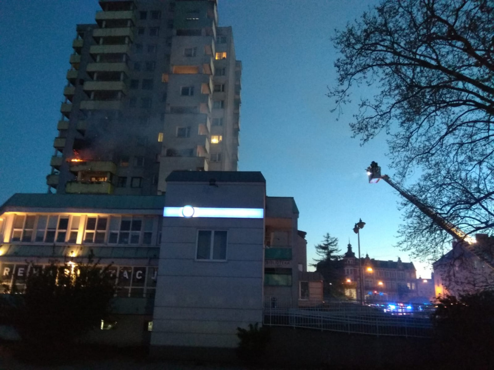 Pożar w bloku przy Placu Piłsudskiego w Opolu [fot. Sławomir Oblicki]