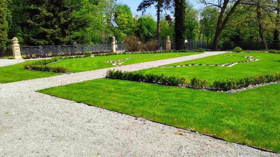 Park Zespołu Szkół w Tułowicach [fot starostwo powiatowe w Opolu]