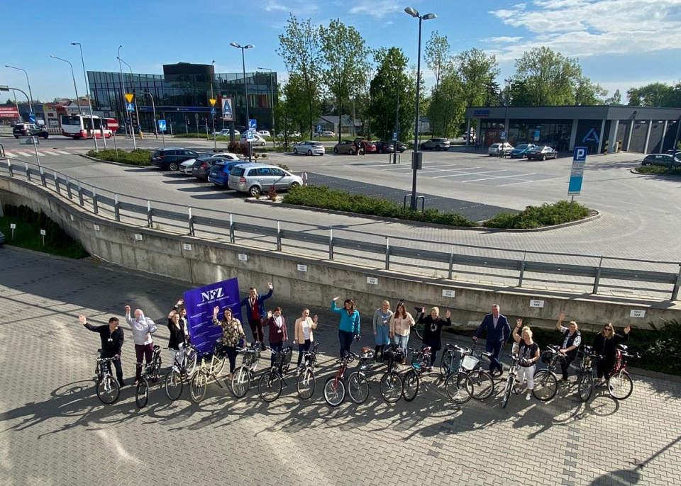 Pracownicy Narodowego Funduszu Zdrowia promowali jazdę na rowerze jako profilaktykę wielu chorób [fot. NFZ Opole]