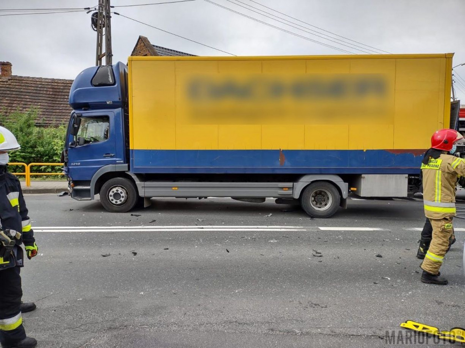 DK42 w Domaszowicach zablokowana. Zderzenie osobówki z ciężarówką [fot. Mario]