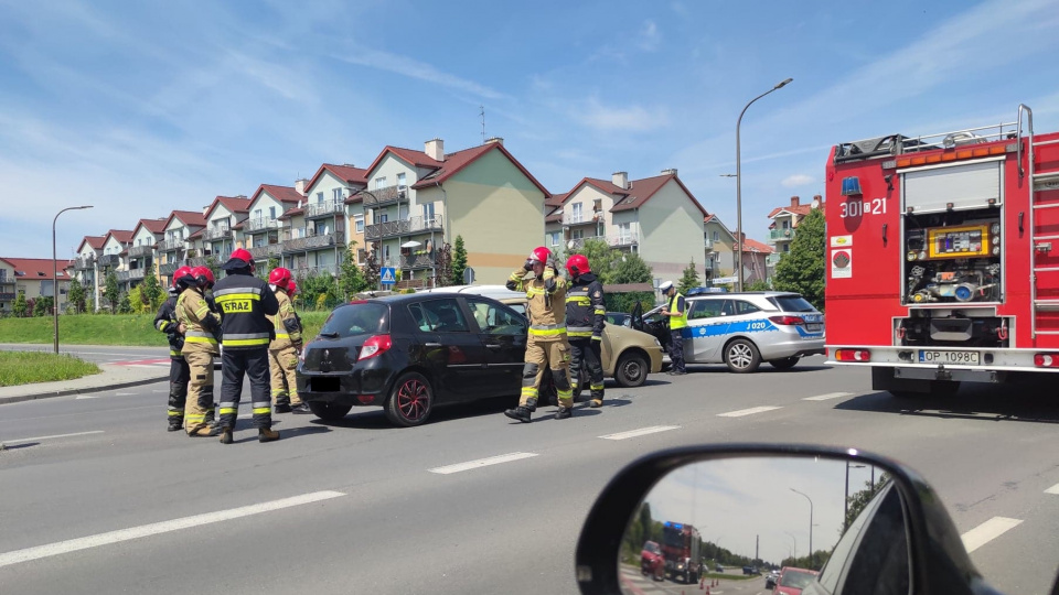 Wypadek trzech osobówek w Opolu. Utrudnienia na skrzyżowaniu Witosa z Aleją Solidarności [fot. Cezary Puzyna]