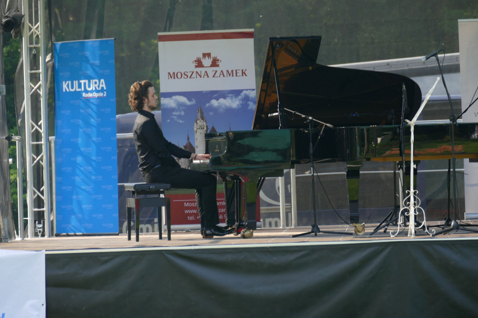 Fortepianowy dzień na 37. Festiwalu "Muzyczne Święto Kwitnących Azalii" w Mosznej [fot. Małgorzata Ślusarczyk]