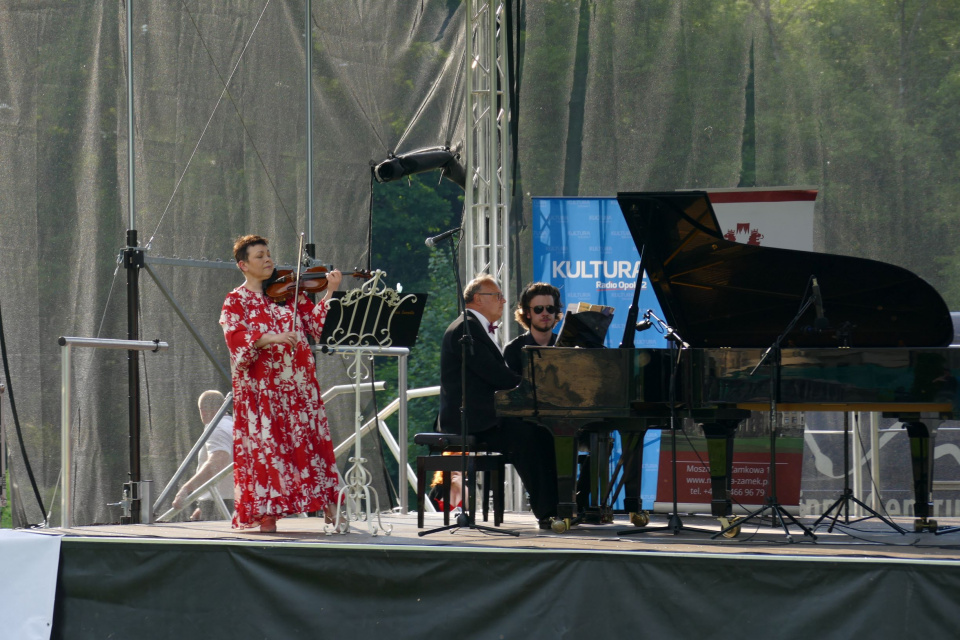 Fortepianowy dzień na 37. Festiwalu "Muzyczne Święto Kwitnących Azalii" w Mosznej [fot. Małgorzata Ślusarczyk]