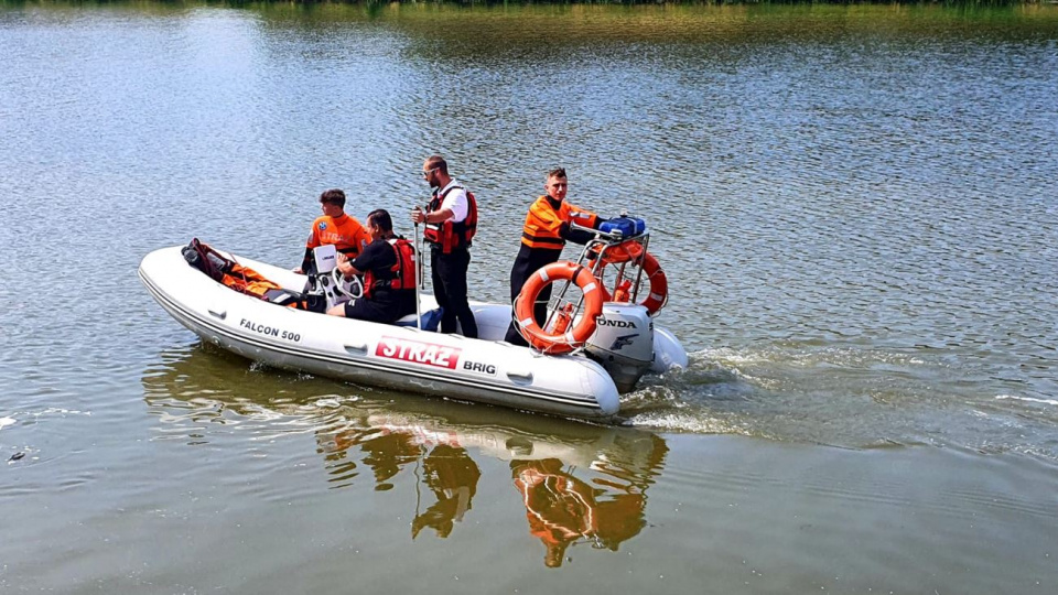Opolscy ratownicy wodni i strażacy poznawali możliwości dronów podczas akcji poszukiwawczych [fot. Dawid Zelek]