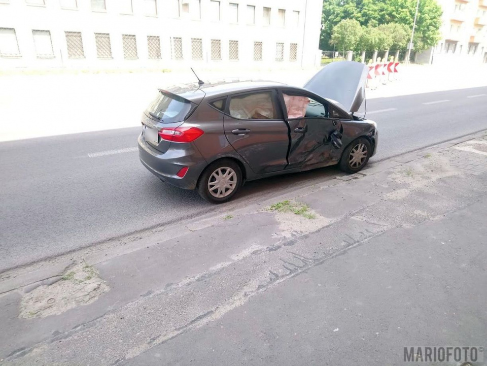 Zderzenie dwóch pojazdów na Nysy Łużyckiej w Opolu [fot. Mario]