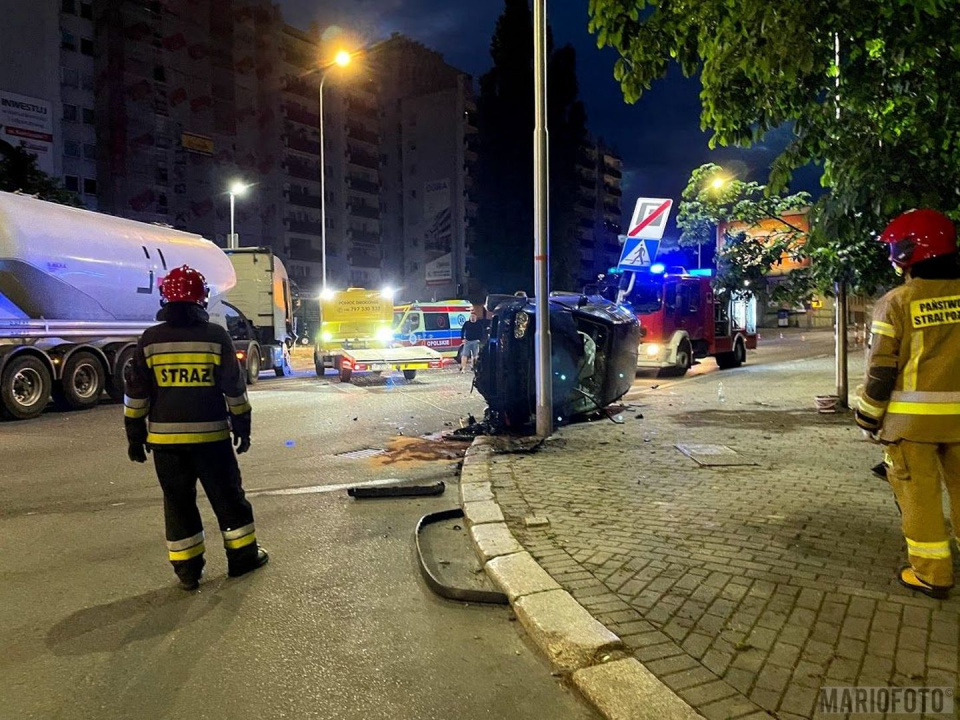 Groźny wypadek na styku Ozimskiej i Katowickiej w Opolu. 3 osoby trafiły do szpitala [fot.MARIO]