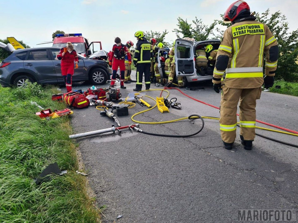 Groźny wypadek na drodze z Lewina Brzeskiego do Skorogoszczy [fot.Mario]