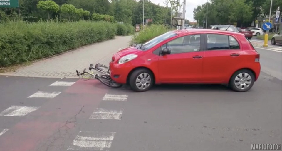 Niebezpieczny poniedziałek dla rowerzystów. Tym razem do kolizji doszło w Opolu na Chabrów [MARIO]