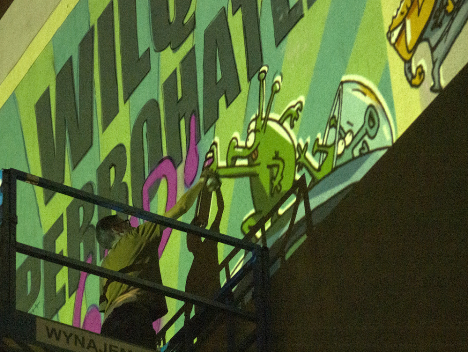 Prace przy muralu na osiedlu Armii Krajowej w Opolu [fot. Aneta Pikuła]