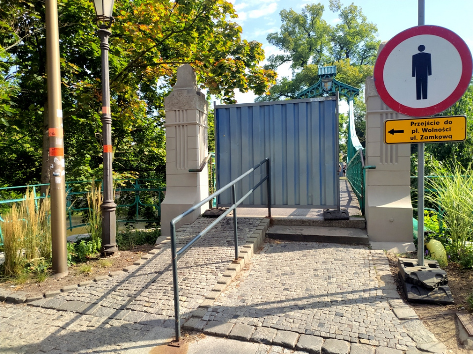 Zamknięty Most Groszowy w Opolu [fot. Witold Wośtak]