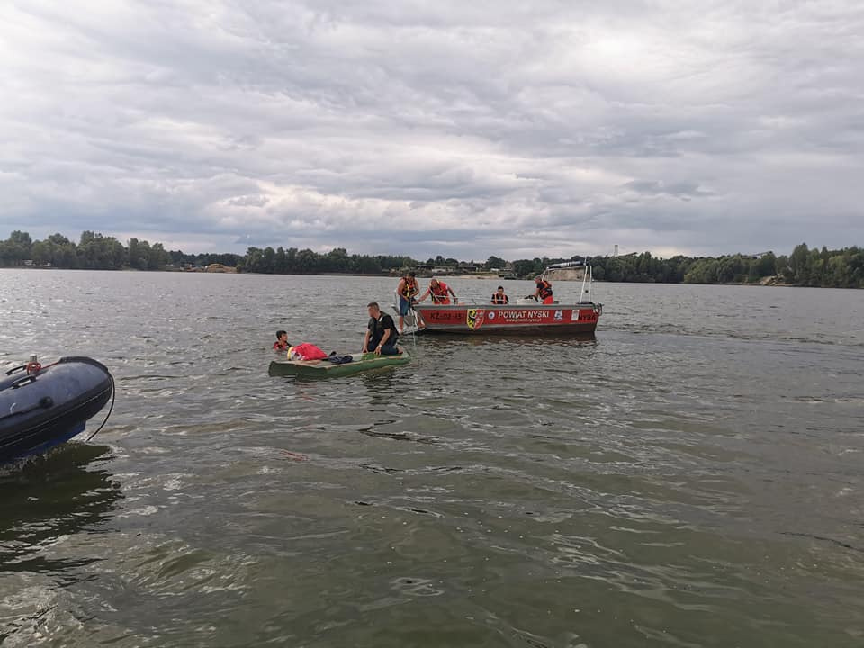 Akcja ratownicza na Jeziorze Nyskim [fot. www.facebook.com/Jarek Białochławek WOPR Nysa]