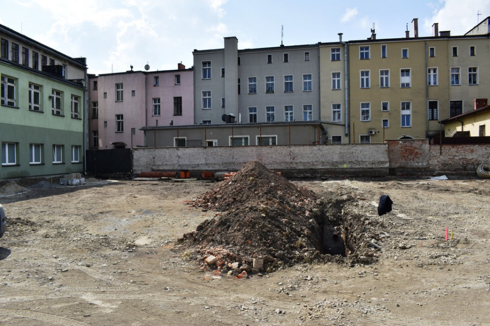 XVIII wieczne pozostałości murów odkryto w trakcie budowy boiska przy "Żegludze" w Kędzierzynie-Koźlu foto:powiat.kedzierzyn-kozle.pl