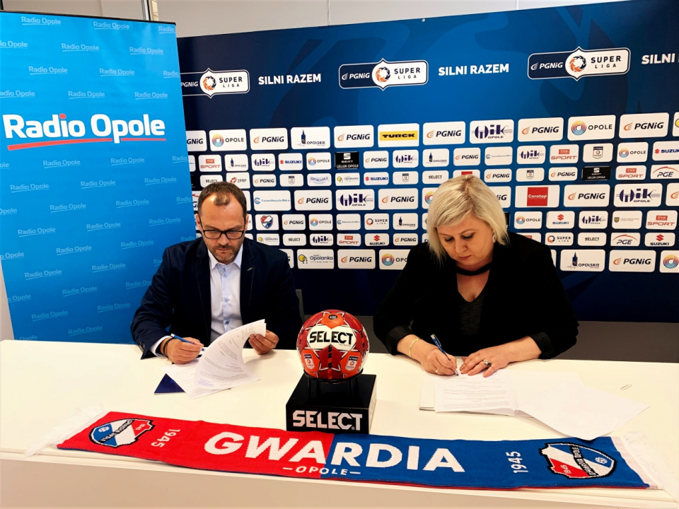 Podpisanie umowy pomiędzy Gwardią Opole i Radiem Opole [fot. Paweł Konieczny]