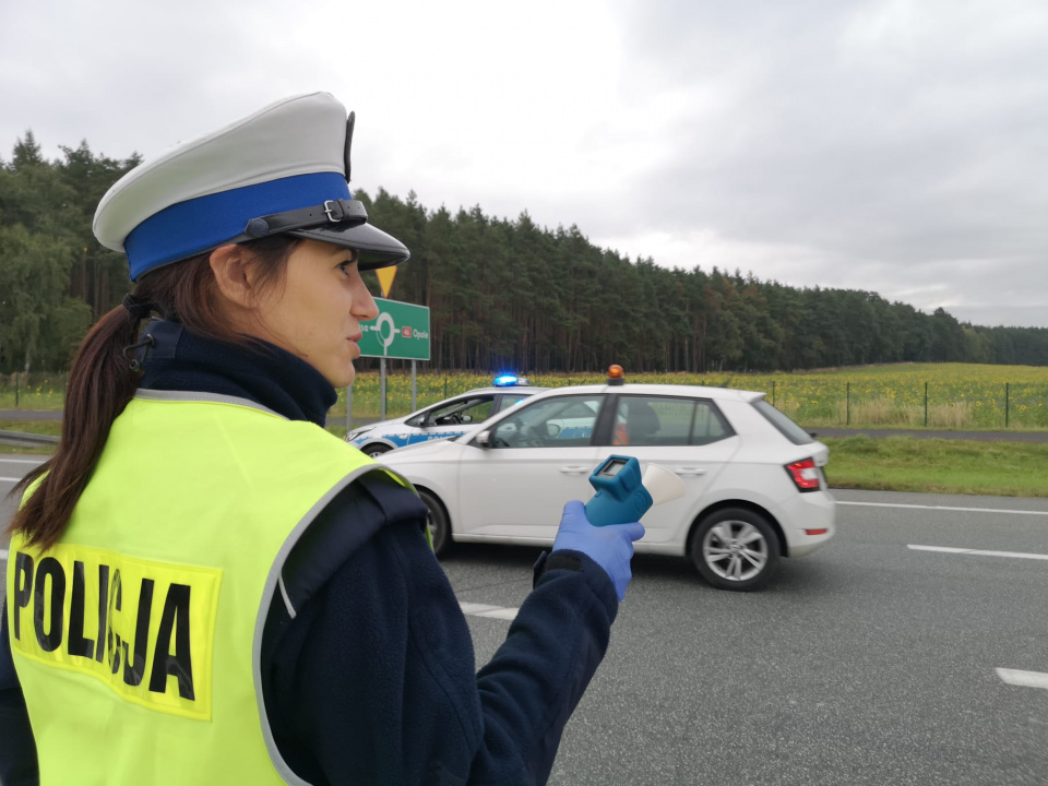 Trzeźwy poranek opolskiej autostradzie A4. Policjanci sprawdzali trzeźwość kierowców [fot. Katarzyna Doros]