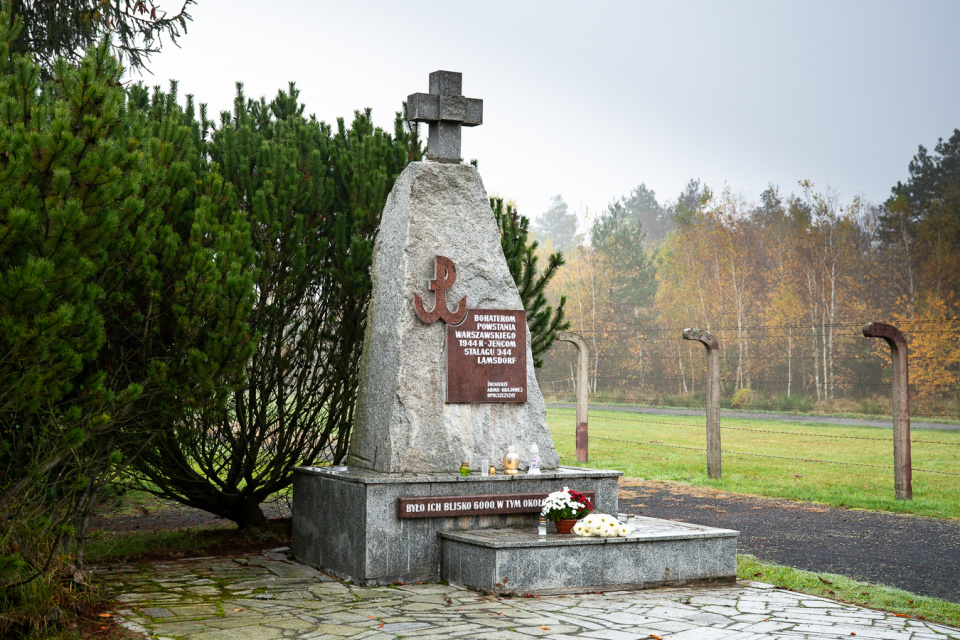 Pomnik Powstańców Warszawskich - Jeńców Stalagu 344 Lamsdorf [materiały CMJW]
