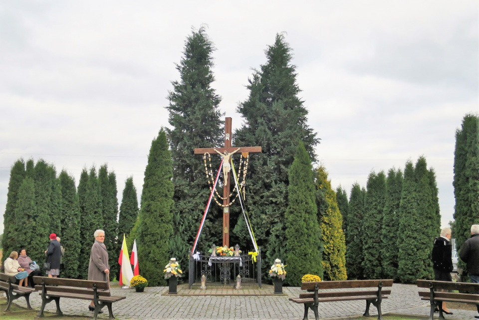 75. rocznica postawienia Krzyża Przesiedleńców w Skarbiszowicach [fot. Mariusz Majeran]