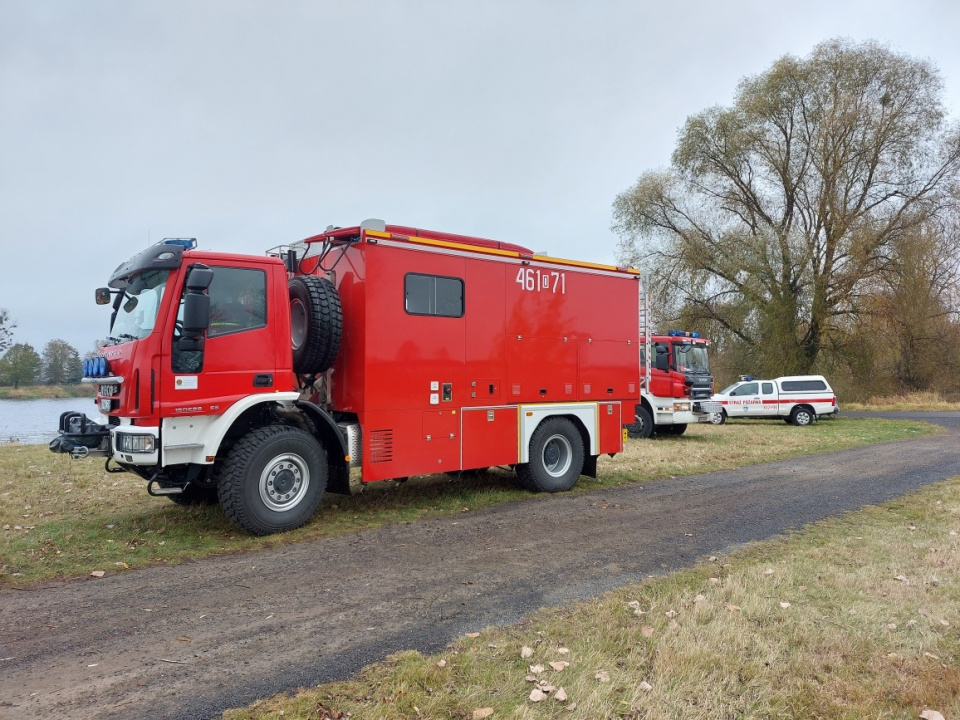 Opolscy strażacy wznawiają akcję wyciągania wraków z Odry [fot. facebook/KMPSPOPOLE]