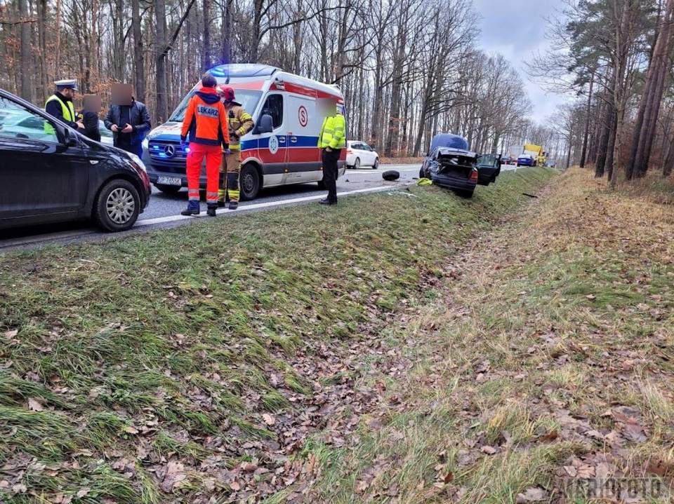 Wypadek na DK46 w lesie dąbrowskim [fot. Mario]