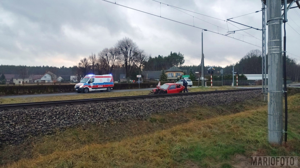 Zderzenie auta z pociągiem w Schodni koło Ozimka [fot. Mario]
