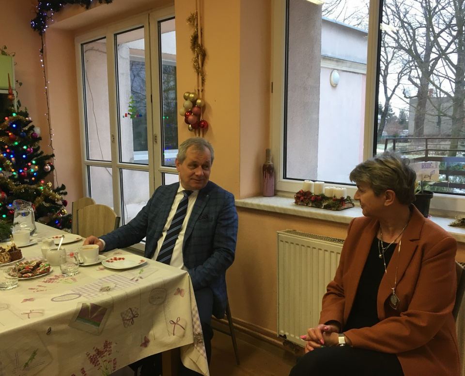 Wojewoda Opolski z wizytą w Domu Dziecka w Chmielowicach [fot.Maja Laksy]